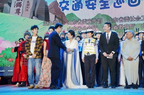 力明闳博系：为 “美丽乡村行” 交通安全宣传添砖加瓦